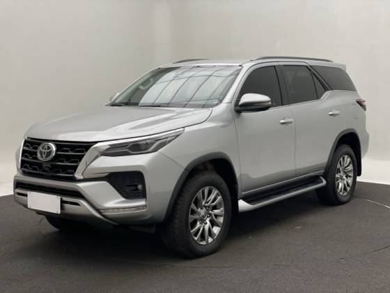 TOYOTA HILUX SW4 2.8 D-4D TURBO DIESEL SRX 4X4 AUTOMÁTICO